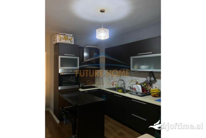 Shtepi ne shitje Apartament ne Tirane, 2+1, Mobilimi E mobiluar, Pagesa 150,000  Euro.