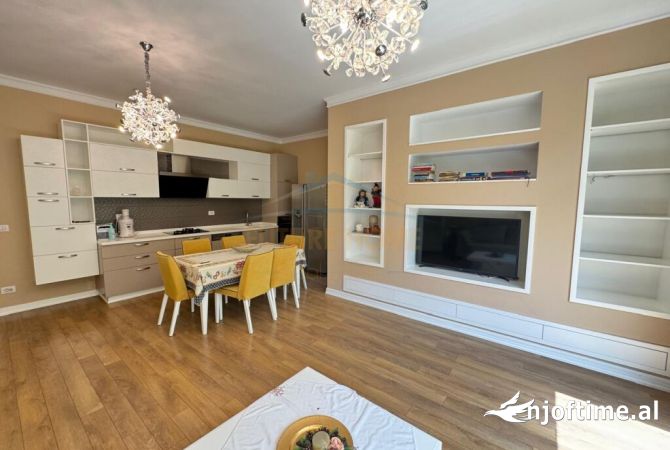 Shtepi me qera Apartament ne Tirane, 2+1, Mobilimi E mobiluar, Pagesa 850  Euro.