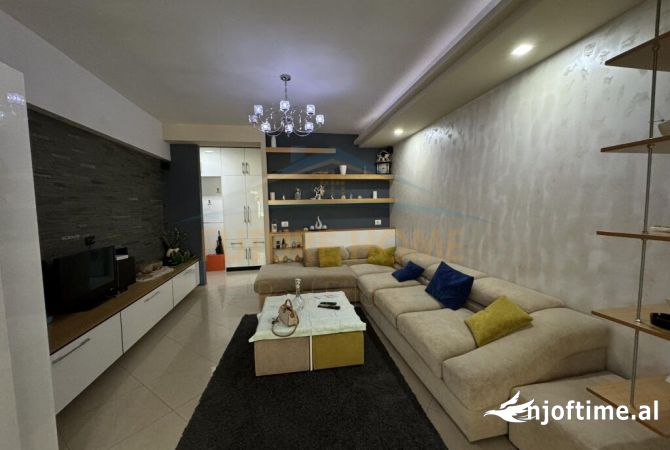 Shtepi me qera Apartament ne Tirane, 2+1, Mobilimi E mobiluar, Pagesa 550  Euro.