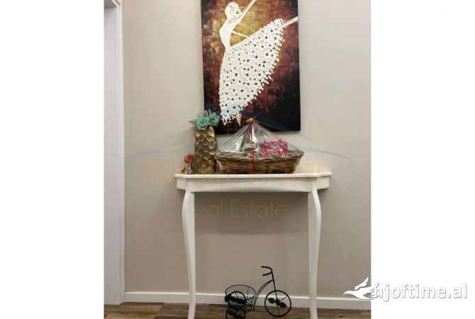 Shtepi ne shitje Apartament ne Tirane, 2+1, Mobilimi E mobiluar, Pagesa 130,000  Euro.