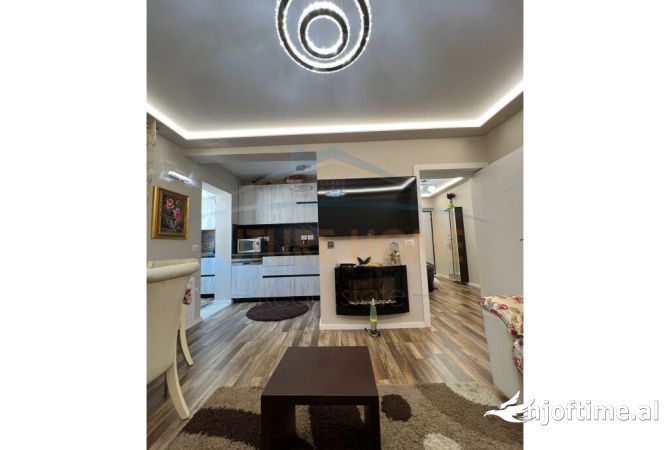 Shtepi ne shitje Apartament ne Tirane, 2+1, Mobilimi E mobiluar, Pagesa 130,000  Euro.