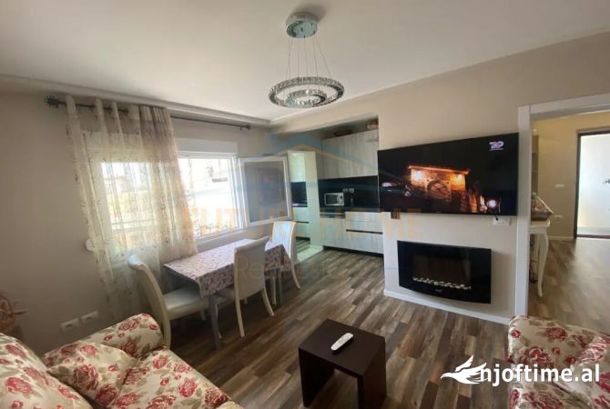 Shtepi ne shitje Apartament ne Tirane, 2+1, Mobilimi E mobiluar, Pagesa 130,000  Euro.