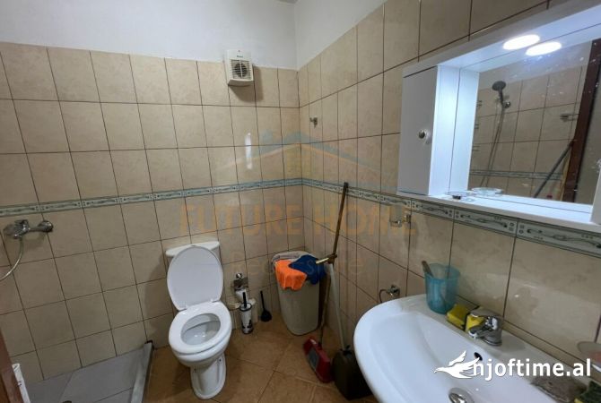 Shtepi me qera Apartament ne Tirane, 2+1, Mobilimi E mobiluar, Pagesa 450  Euro.