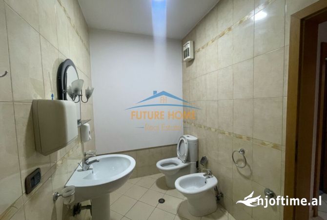 Ambient biznesi me qera 3+1 ne Tirane - 1,150 Euro