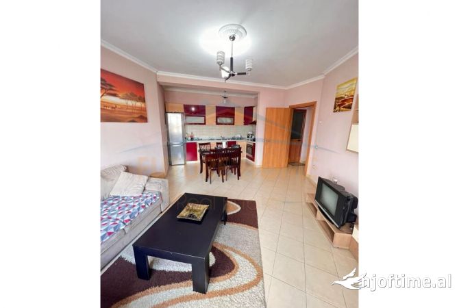 Shtepi ne shitje Apartament ne Tirane, 2+1, Mobilimi E mobiluar, Pagesa 130,000  Euro.