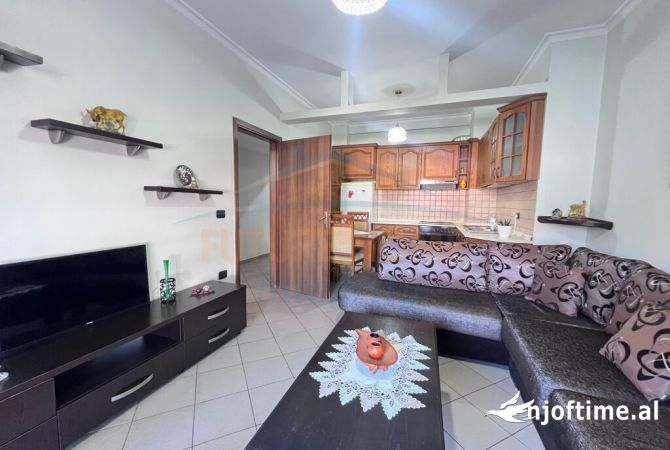 Shtepi me qera Apartament ne Tirane, 2+1, Mobilimi E mobiluar, Pagesa 450  Euro.