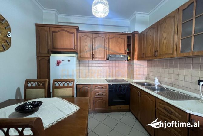 Shtepi me qera Apartament ne Tirane, 2+1, Mobilimi E mobiluar, Pagesa 450  Euro.