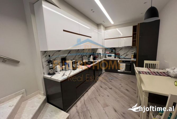 Shtepi ne shitje Apartament ne Tirane, 3+1, Mobilimi E mobiluar, Pagesa 369,000  Euro.