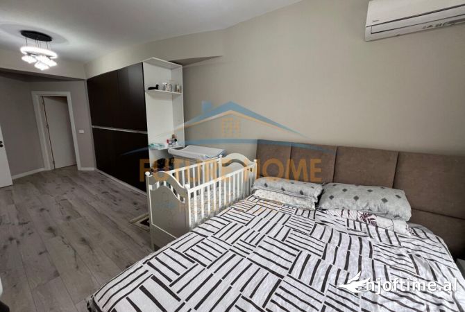 Shtepi ne shitje Apartament ne Tirane, 3+1, Mobilimi E mobiluar, Pagesa 369,000  Euro.