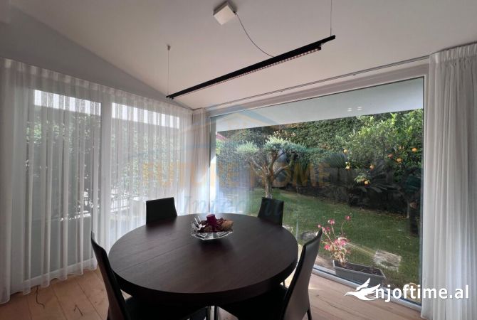 Shtepi me qera Vila Luksoze ne Tirane, 3+1, Mobilimi E mobiluar, Pagesa 3,500  Euro.