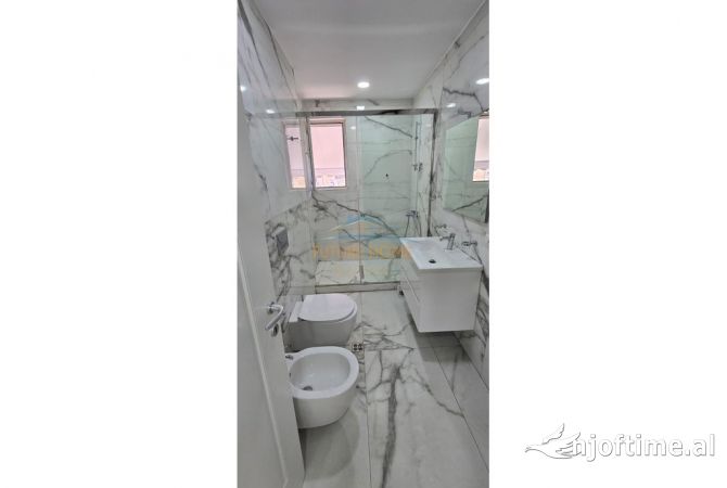 Shtepi ne shitje Apartament ne Tirane, 2+1, Mobilimi E mobiluar, Pagesa 158,000  Euro.