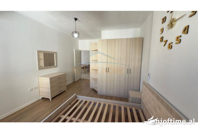 Shtepi ne shitje Apartament ne Tirane, 2+1, Mobilimi E mobiluar, Pagesa 155,000  Euro.