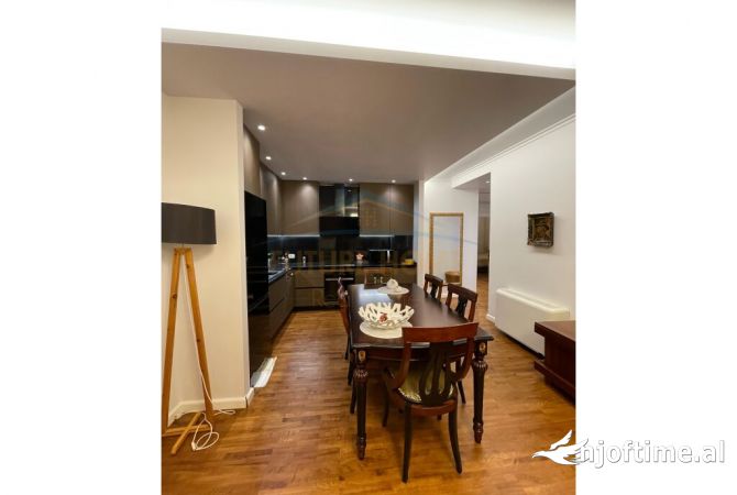 Shtepi ne shitje Apartament ne Tirane, 2+1, Mobilimi E mobiluar, Pagesa 2,500,000  Euro.