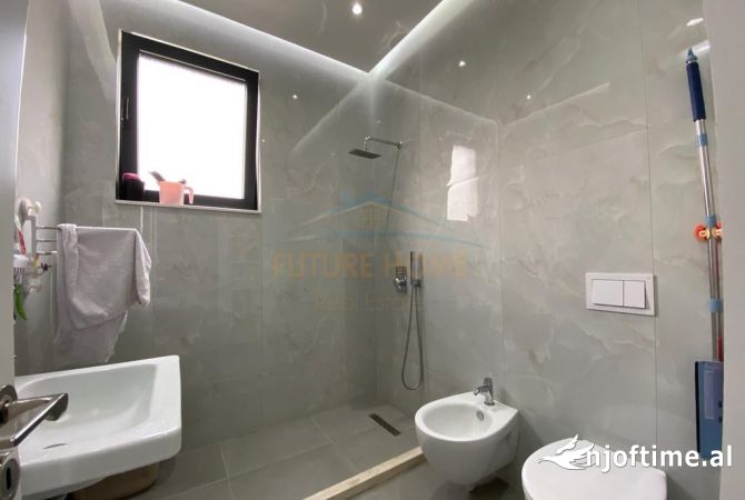 Shtepi ne shitje Apartament ne Tirane, 2+1, Mobilimi E mobiluar, Pagesa 183,000  Euro.