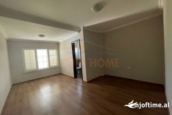 Shtepi ne shitje Vila Luksoze ne Tirane, 6+1, Mobilimi Bosh, pa mobiluar, Pagesa 850,000  Euro.