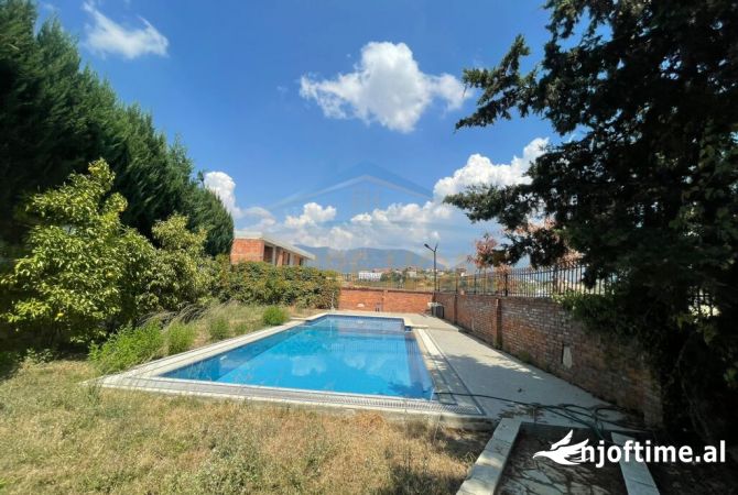 Shtepi ne shitje Vila Luksoze ne Tirane, 6+1, Mobilimi Bosh, pa mobiluar, Pagesa 850,000  Euro.