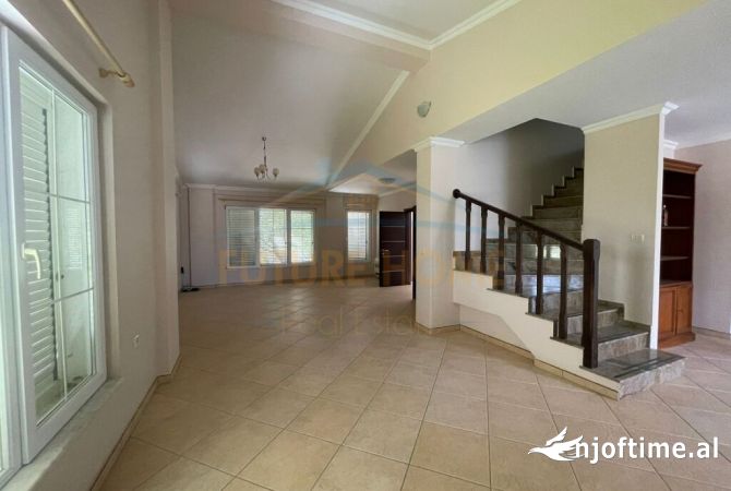 Shtepi ne shitje Vila Luksoze ne Tirane, 6+1, Mobilimi Bosh, pa mobiluar, Pagesa 850,000  Euro.