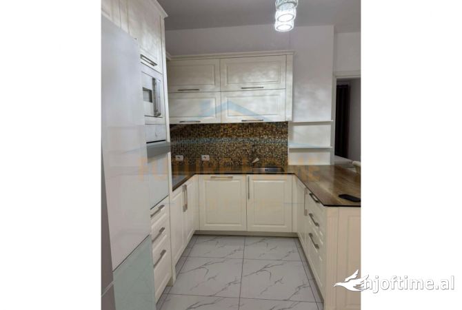 Shtepi ne shitje Apartament ne Tirane, 2+1, Mobilimi E mobiluar, Pagesa 260,000  Euro.