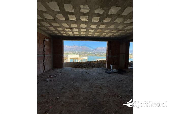 Shtepi ne shitje Vila Luksoze ne Tirane, 3+1, Mobilimi Bosh, pa mobiluar, Pagesa 450,000  Euro.