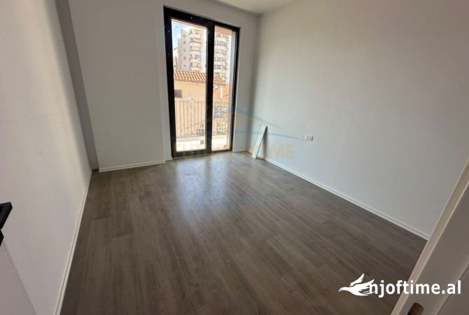 Shtepi me qera Apartament ne Tirane, 2+1, Mobilimi Bosh, pa mobiluar, Pagesa 2,000  Euro.