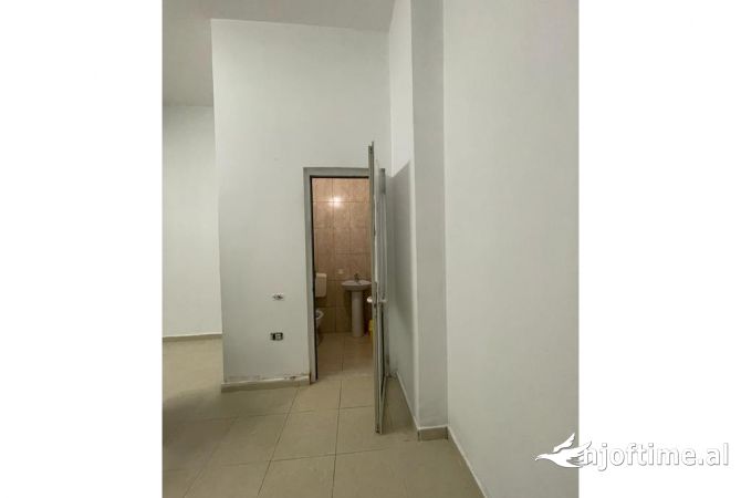 Qera, Ambient Biznesi, Myslym Shyri, Tirane.