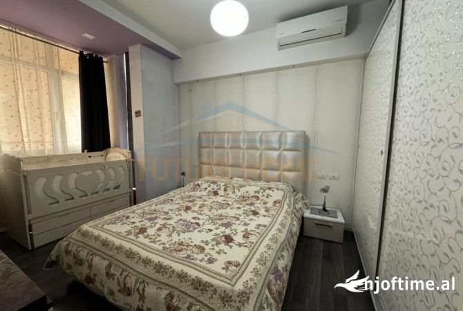 Shtepi me qera Apartament ne Tirane, 2+1, Mobilimi E mobiluar, Pagesa 500  Euro.
