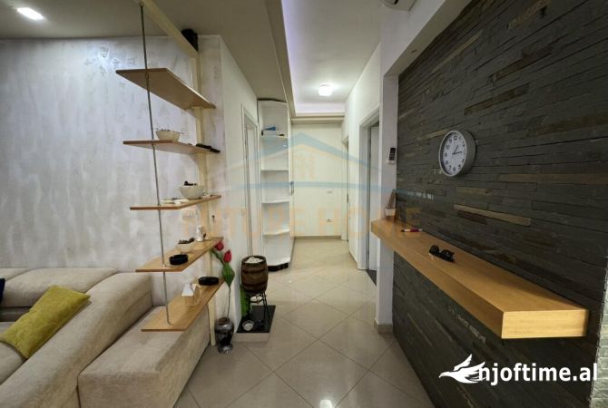 Shtepi me qera Apartament ne Tirane, 2+1, Mobilimi E mobiluar, Pagesa 500  Euro.