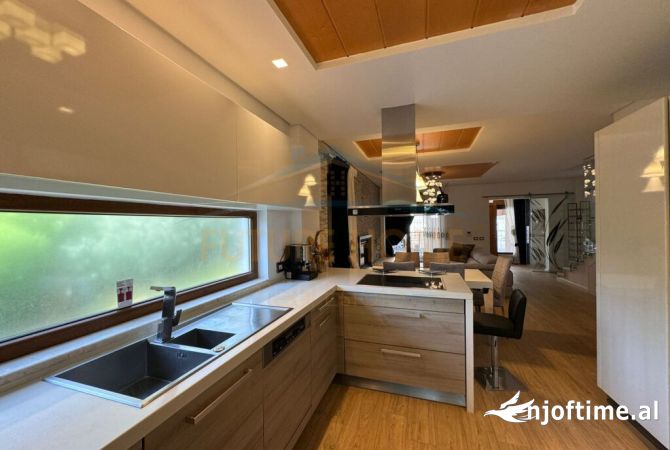 Luxury villas for rent in Tirana 3+1, Furnished