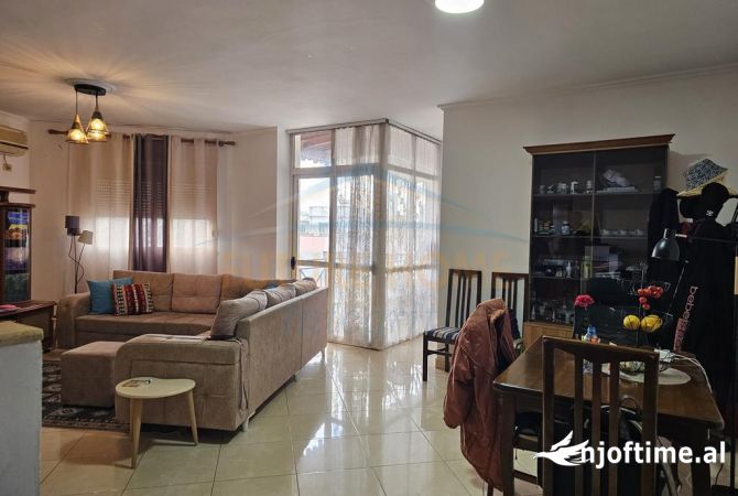 Shtepi me qera 2+1 ne Tirane - 650 Euro