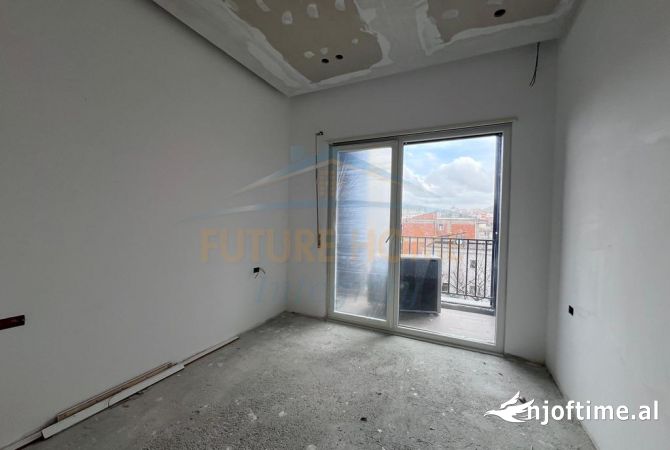 Shtepi ne shitje Apartament ne Tirane, 2+1, Mobilimi Bosh, pa mobiluar, Pagesa 159,500  Euro.