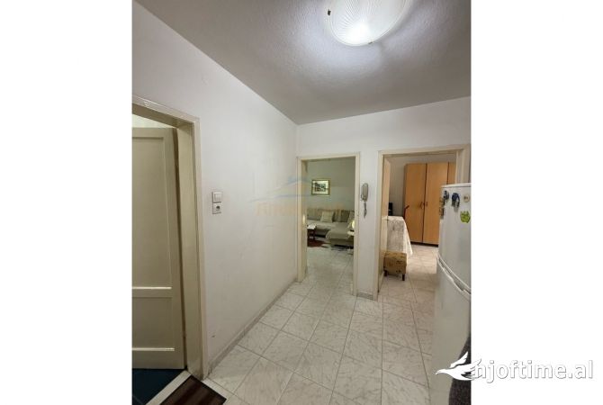 Shtepi me qera Apartament ne Tirane, 3+1, Mobilimi E mobiluar, Pagesa 550  Euro.