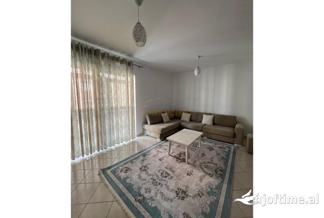 Shtepi me qera Apartament ne Tirane, 1+1, Mobilimi E mobiluar, Pagesa 450  Euro.