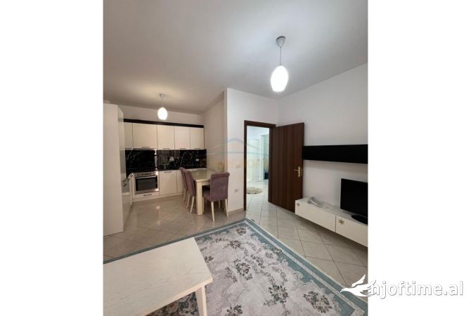 Shtepi me qera Apartament ne Tirane, 1+1, Mobilimi E mobiluar, Pagesa 450  Euro.