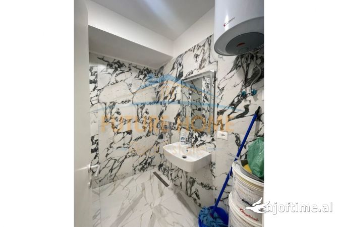 Qera, Ambient Zyrash +Post Parkimi, 21 Dhjetori, Tirane.