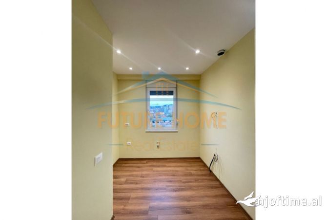 Qera, Ambient Zyrash +Post Parkimi, 21 Dhjetori, Tirane.