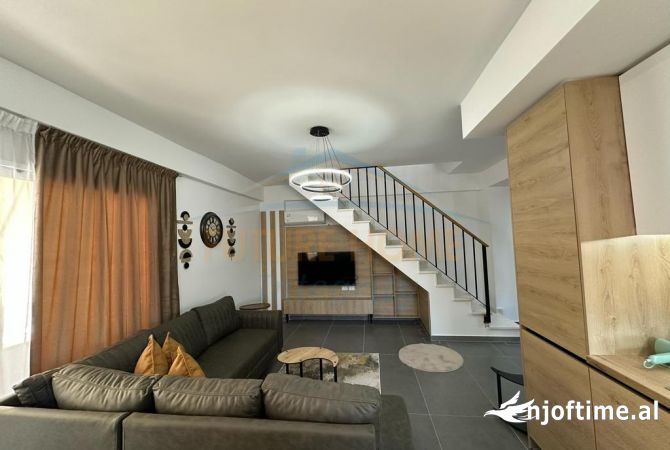 Shtepi me qera Duplex(shtepi me 2 kate) ne Tirane, 3+1, Mobilimi E mobiluar, Pagesa 1,000  Euro.