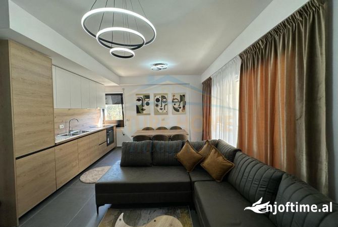 Shtepi me qera Duplex(shtepi me 2 kate) ne Tirane, 3+1, Mobilimi E mobiluar, Pagesa 1,000  Euro.