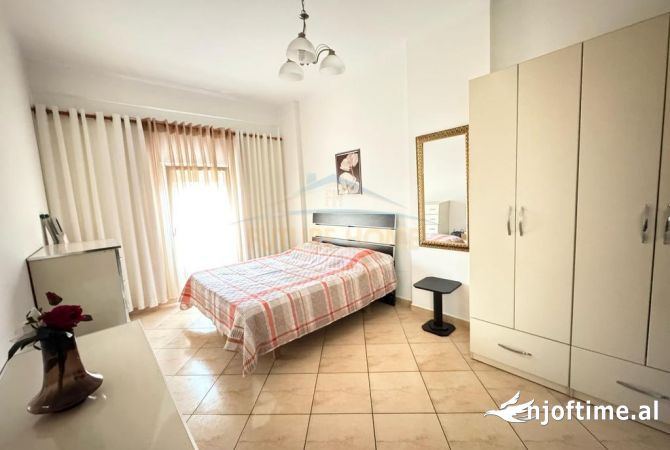 Shtepi ne shitje Apartament ne Tirane, 2+1, Mobilimi E mobiluar, Pagesa 170,000  Euro.