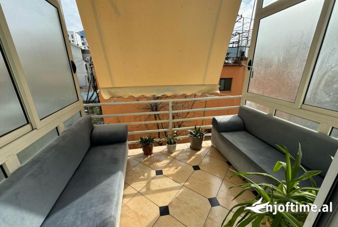 Shtepi ne shitje Apartament ne Tirane, 2+1, Mobilimi E mobiluar, Pagesa 170,000  Euro.