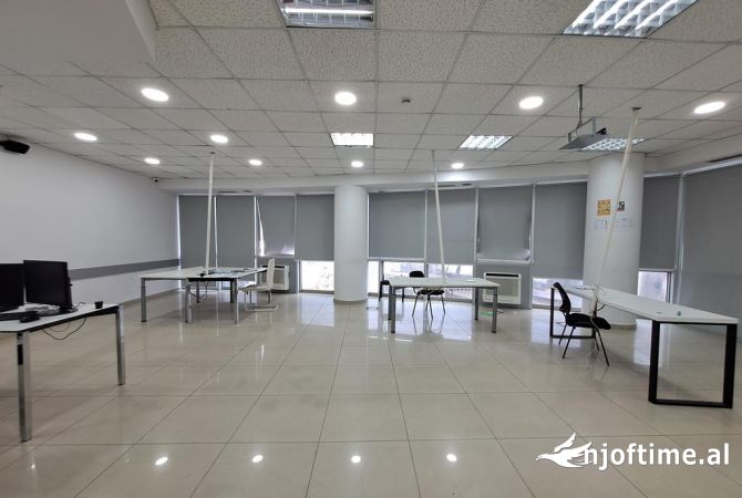 Ambient biznesi me qera 3+1 ne Tirane - 1,500 Euro