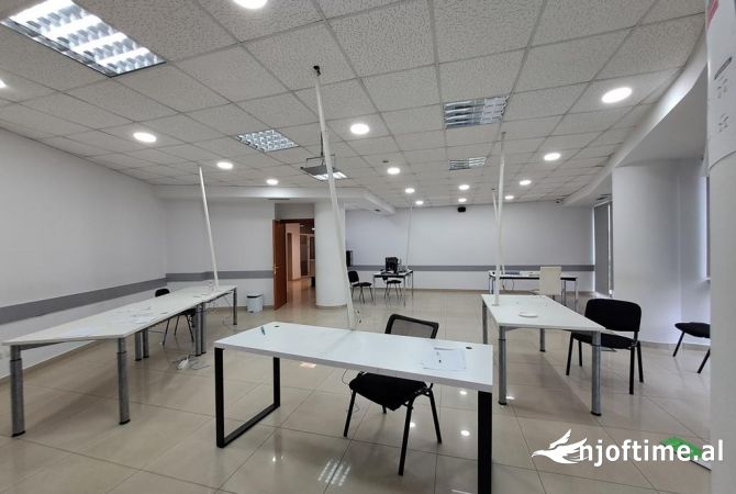 Ambient biznesi me qera 3+1 ne Tirane - 1,500 Euro