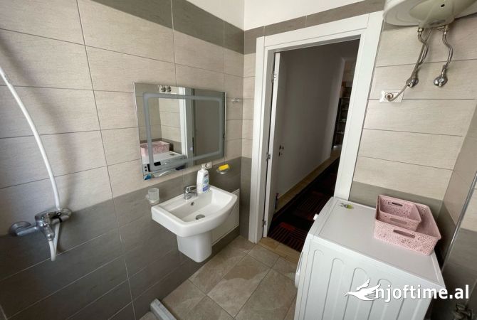 Shtepi me qera Apartament ne Tirane, 2+1, Mobilimi E mobiluar, Pagesa 800  Euro.