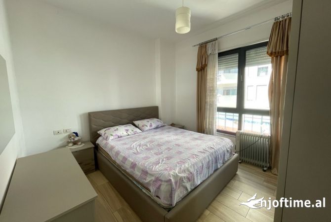Shtepi me qera Apartament ne Tirane, 2+1, Mobilimi E mobiluar, Pagesa 800  Euro.