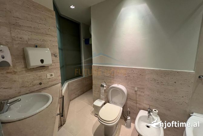 Ambient biznesi me qera 3+1 ne Tirane - 1,200 Euro