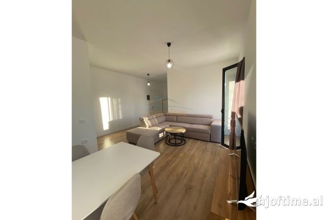 Shtepi me qera Apartament ne Tirane, 2+1, Mobilimi E mobiluar, Pagesa 450  Euro.