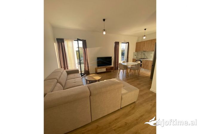 Shtepi me qera Apartament ne Tirane, 2+1, Mobilimi E mobiluar, Pagesa 450  Euro.