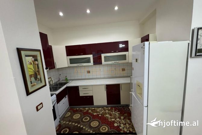 Shtepi me qera Apartament ne Tirane, 2+1, Mobilimi E mobiluar, Pagesa 450  Euro.