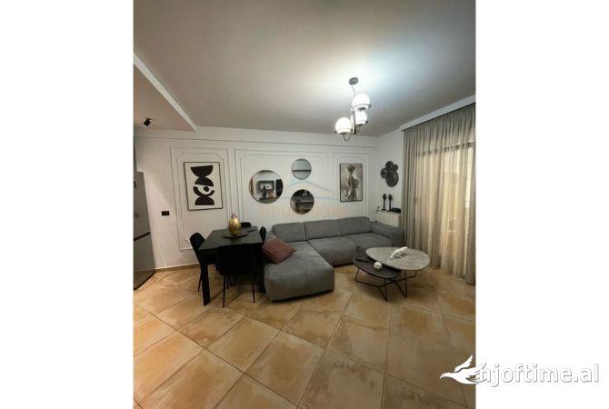 Shtepi ne shitje Apartament ne Tirane, 1+1, Mobilimi E mobiluar, Pagesa 127,000  Euro.