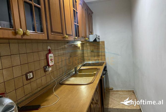 Shtepi ne shitje Apartament ne Tirane, 1+1, Mobilimi E mobiluar, Pagesa 70,000  Euro.