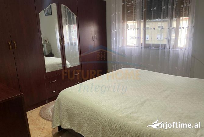 Shtepi ne shitje Apartament ne Tirane, 1+1, Mobilimi E mobiluar, Pagesa 70,000  Euro.